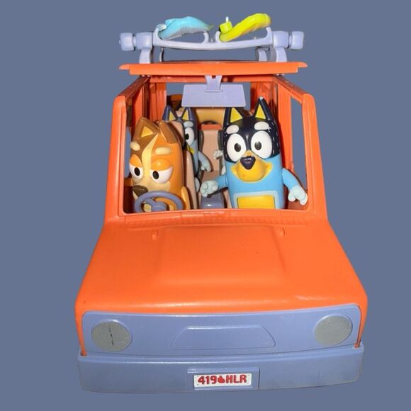 BLUEY Heeler Jeep - Cabana Pool - 3 in 1 Airplane Resort Figures Accessories - Picture 12 of 15